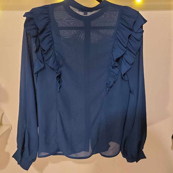 She & Sky Ruffled Shirt - Picture 3 of 8